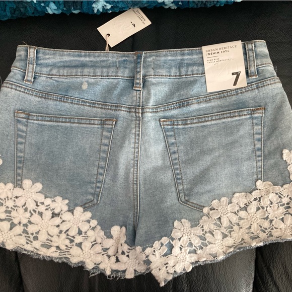 Urban Heritage denim shorts with lace trim - Picture 2 of 5